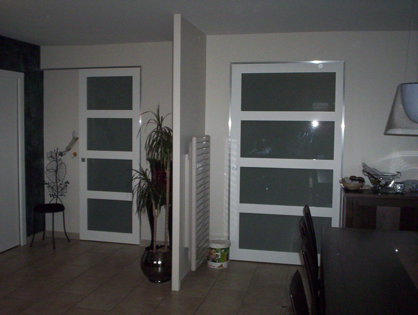 Bois massif peint verre opale